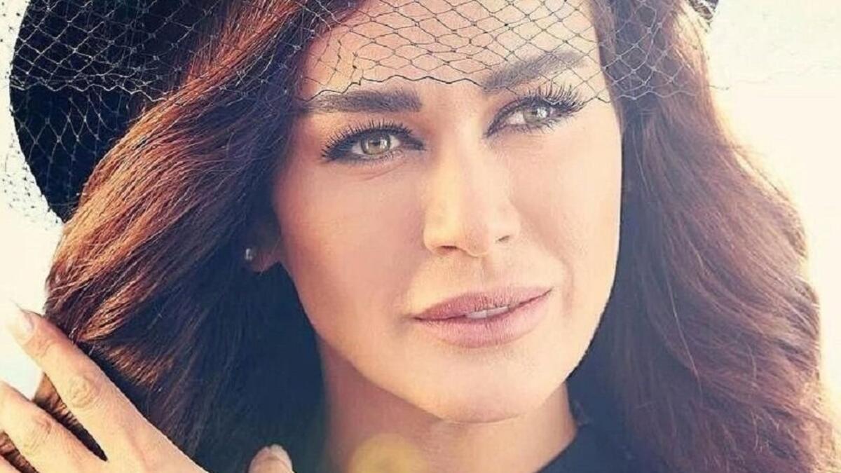 نادين الراسي: تزوجت بعمر 17 عامًا وأنجبت ابنها الأول ولكن الزواج لم يستقر ووقع الطلاق.