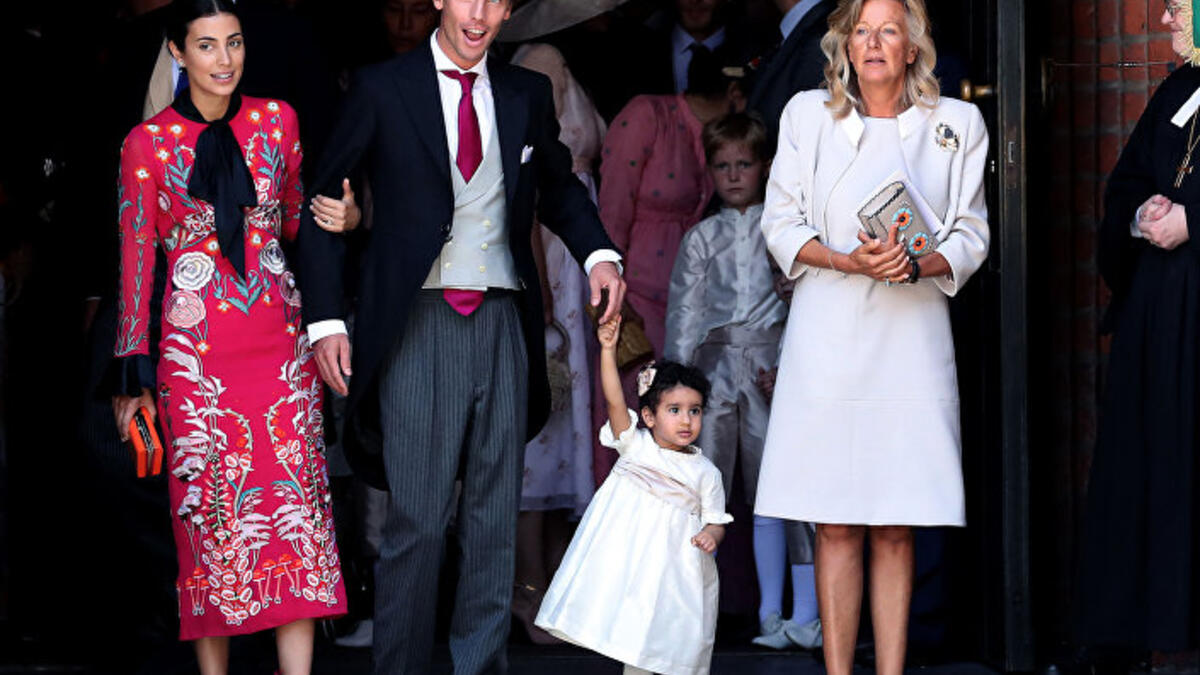 حضور الضيوف قبل بدء مراسم عقد قران الأمير إرنست أوغسطس أمير هانوفر والأميرة يكاتيرينا أميرة هانوفر في الكنيسة، وسط ألمانيا.