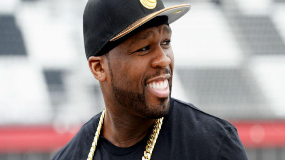 حكم على مغني الراب "50 سنت" بالسجن 3 سنوات لمساعدته على بيع 4 عبوات من الكوكايين إلى ضابط الشرطة السرية، لكنه تمكن من الخدمة لمدة ستة أشهر في السجن.