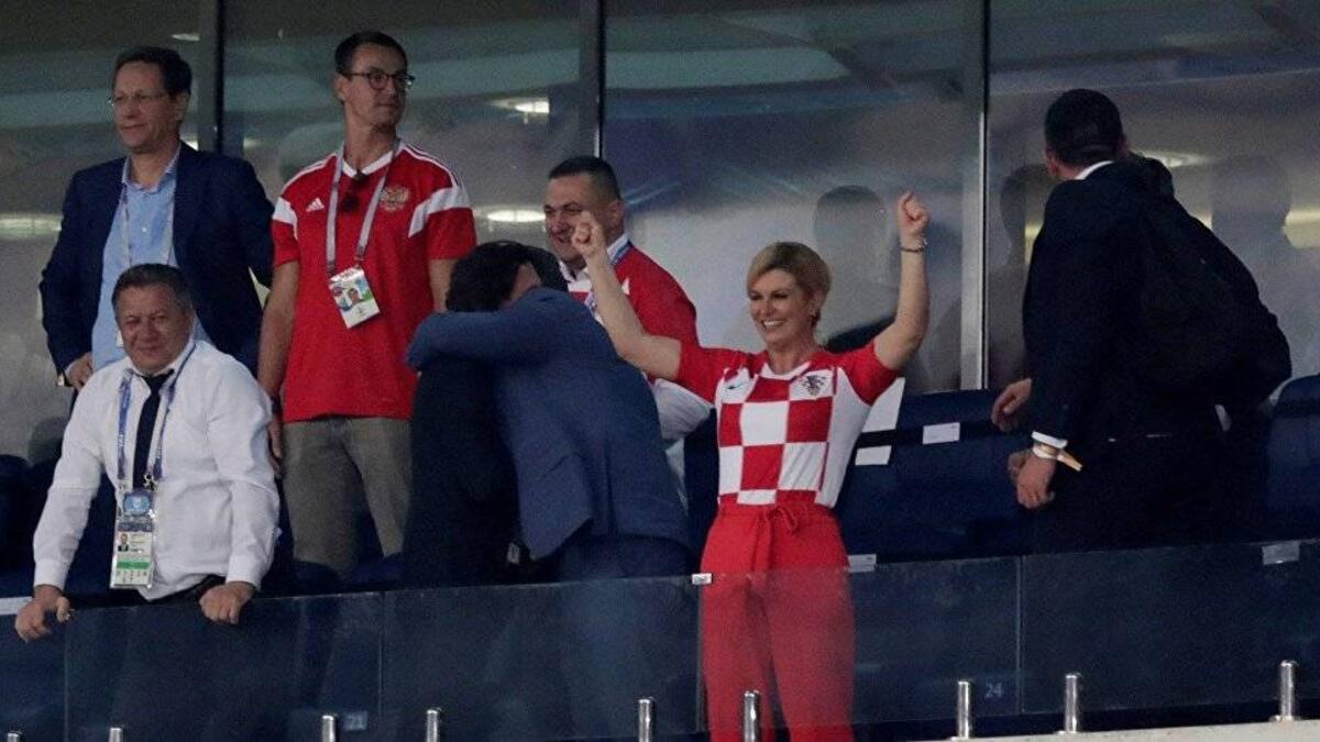 رئيسة كرواتيا "كوليندا غرابار كيتاروفيتش" تمكنت من خطف أنظار العالم لها بعد أن حرصت على التواجد في روسيا لدعم منتخب بلادها في مونديال روسيا 2018.
