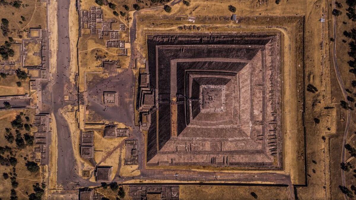 هندسة الشمس - عن فئة المدن – للمصور انريكو بيسكنتيني التقطت في المكسيك