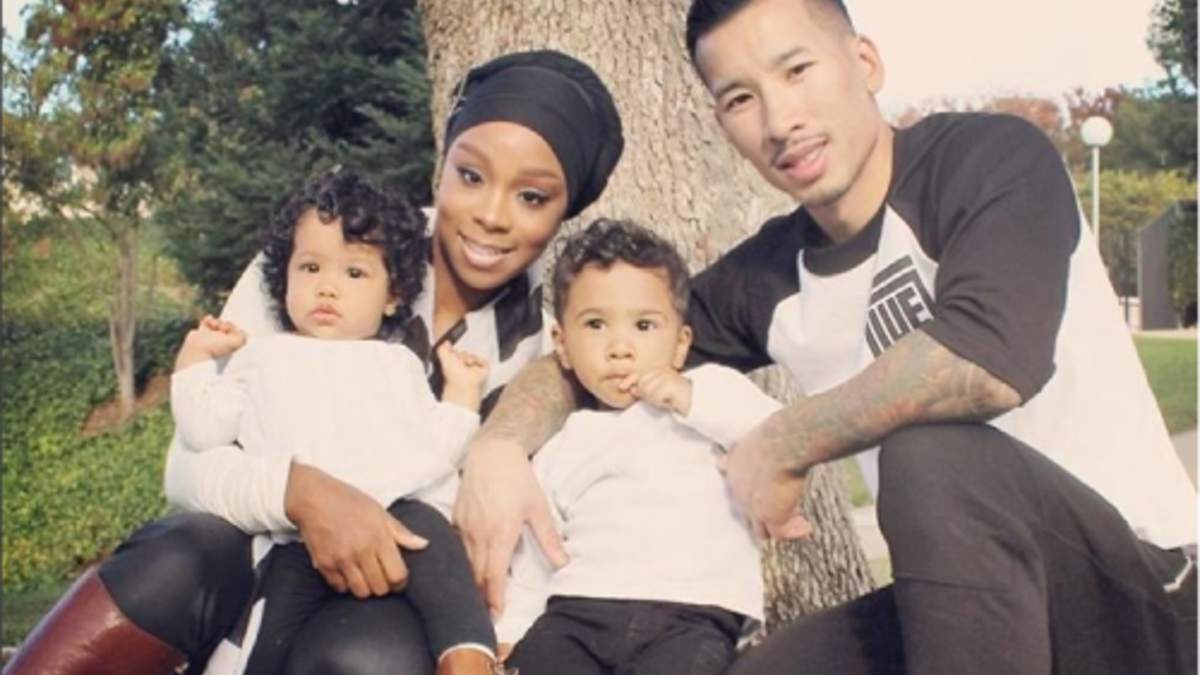 عائلة لديها ولد وبنت جاءوا بعرق جديد لا يمكن تميزه بعد ان خلطوا الب والم وخرجوا بأحلى ما فيهم