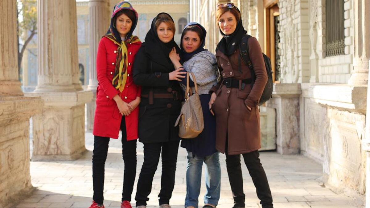 iran-hijab-young-women-public-street-dreamofiran.com-2015
