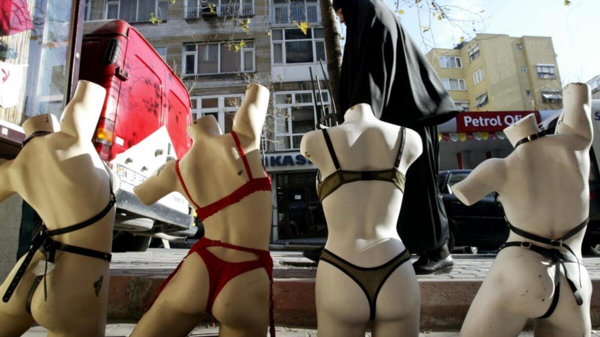 lingerie-sexy-burqa-woman-cdn2.scmp.com-2015