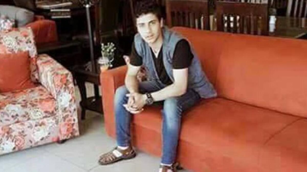 أبو الضحية وصاحب معرض الأثاث قال بأنه علم عن إطلاق النار من حارس الشقة السكنية حين اتصل بابنه ولم يجب فقام بالاتصال بالحارس، وبالبحث في مستشفيات عمان طلب منه المركز العربي مراجعة المركز الأمني والذين أبلغوه بوفاته.