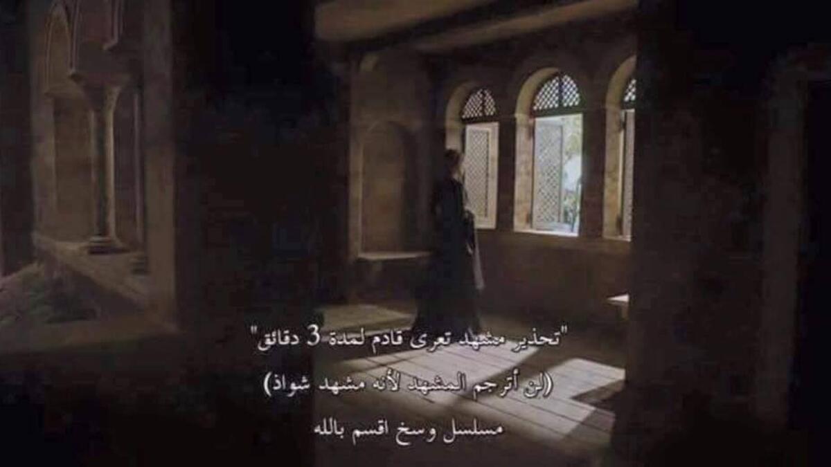 لا يتناسب المسلسل المترجم مع أخلاقيات ومبادئ المترجم، لذلك عبر علنًا عن مشاعره وتجاوز المشاهد الإباحية.