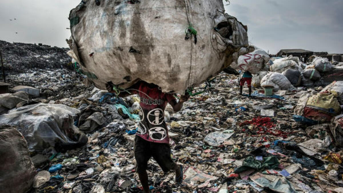 حملت عنوان "النفايات" – للمصور "قادر فان لوهيزن" – هولندا