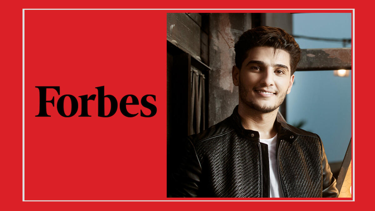 المركز العاشر: محمد عساف من فلسطين / العمر: 29 عامًا /  الفائز بالنسخة الثانية ببرنامج "آراب أيدول"، بدأ الغناء في سن مبكر، وأُنتج عنه فيلم عام 2015، اختارته الأمم المتحدة سفيرا للنوايا الحسنة.