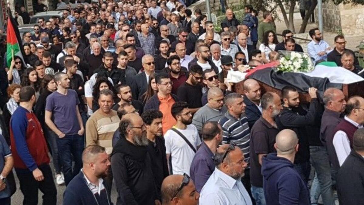 وشيعت جماهير غفيرة عصر السبت، جنازة ريم وزين جثمانها بالعلم الفلسطيني، وعلى أنغام النشيد الفلسطيني