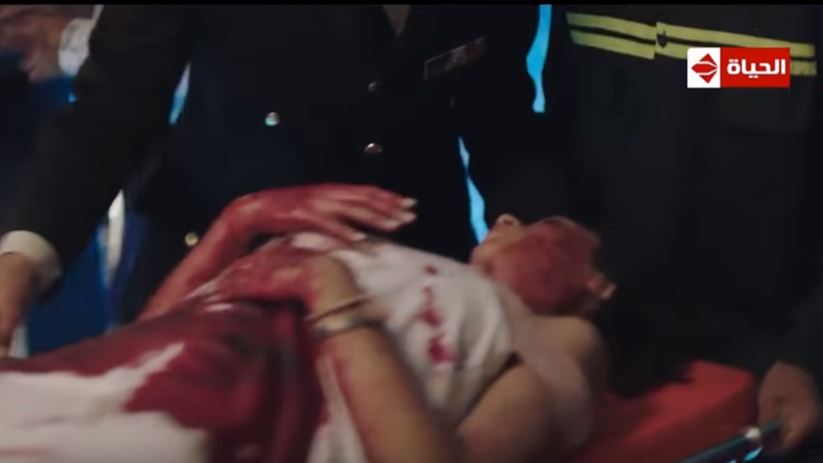 الحلقة الثالثة من مسلسل "مليكة": مشهد الانفجار العنيف الذي وقع داخل حفل زفاف حضرته بطلة العمل دينا الشربيني والذي تضمن تحذيراً لكل كبار السن ومرضى القلب والأعصاب من متابعته.