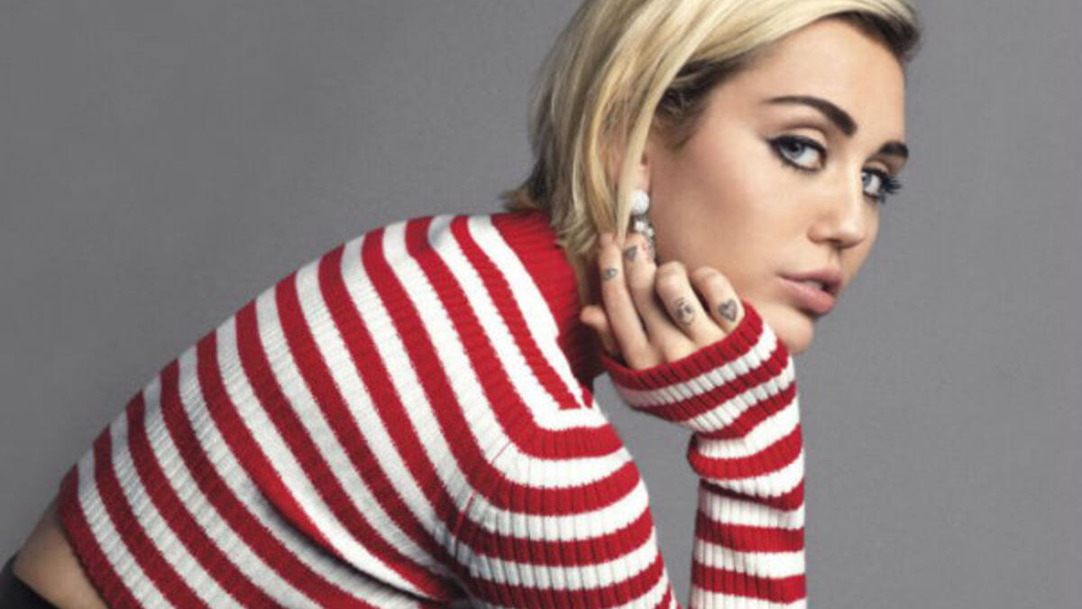 مايلي سايرس: في 2017 تم تسريب بعض الصور الخاصة بها على شبكة الإنترنت، بعد اختراق حسابها على iCloud.