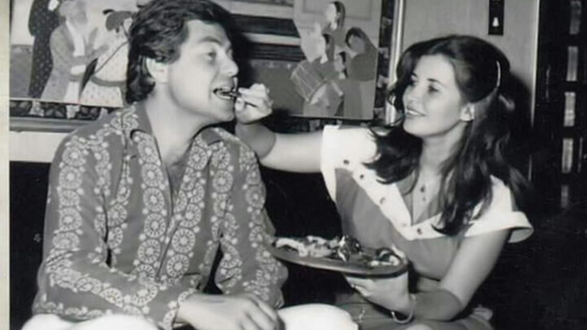 ثم تزوجت بالفنان حسين فهمي وأنجبت منه ابنتها منّة واستمر هذا الزواج فترة طويلة، الا أن المشاكل بدأت تدب بين الفنانين بسبب حساسية حسين فهمي كزوج.