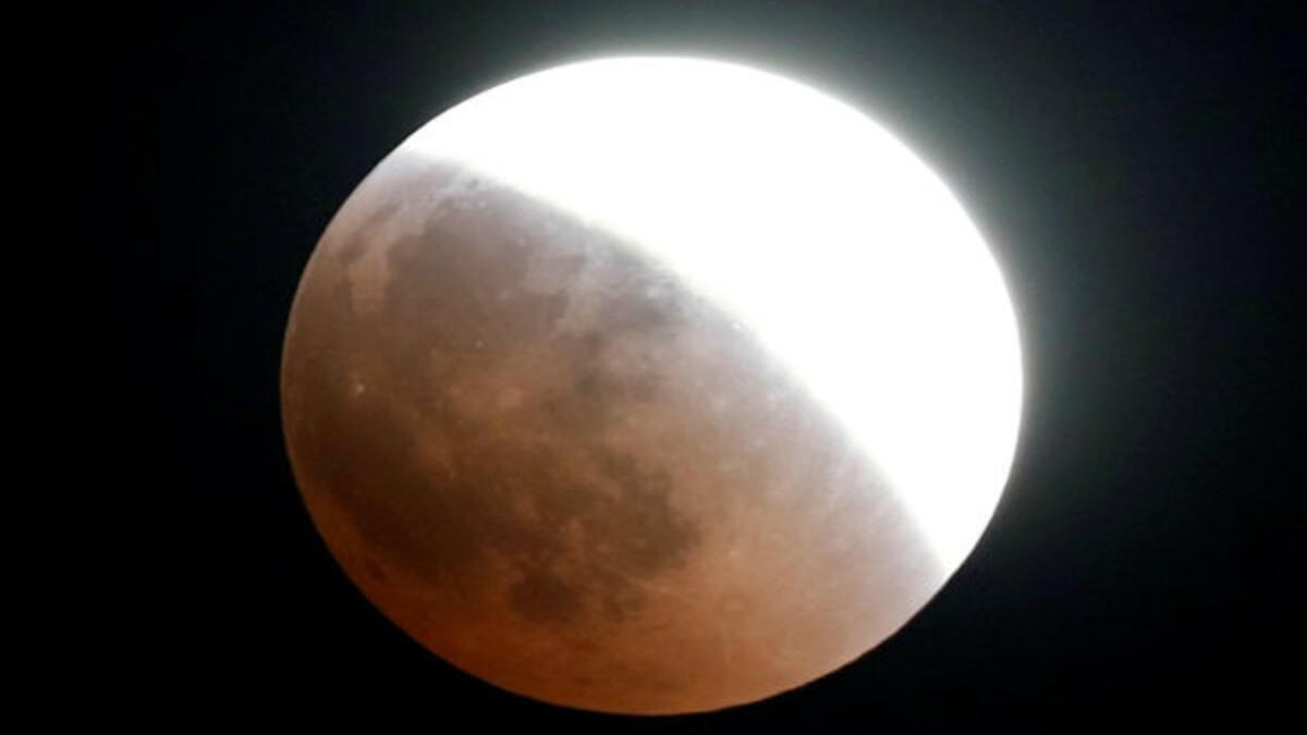 16 يوليو: كسوف جزئي للقمر