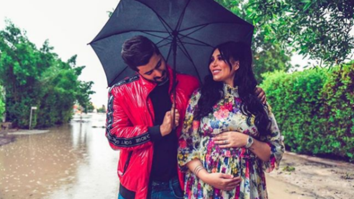 أعلنت الدكتورة خلود غانم عن جنس مولدها التوأم "فتاة وصبي" بحفل ضخم أحيته الفنانة اللبنانية نجوى كرم.