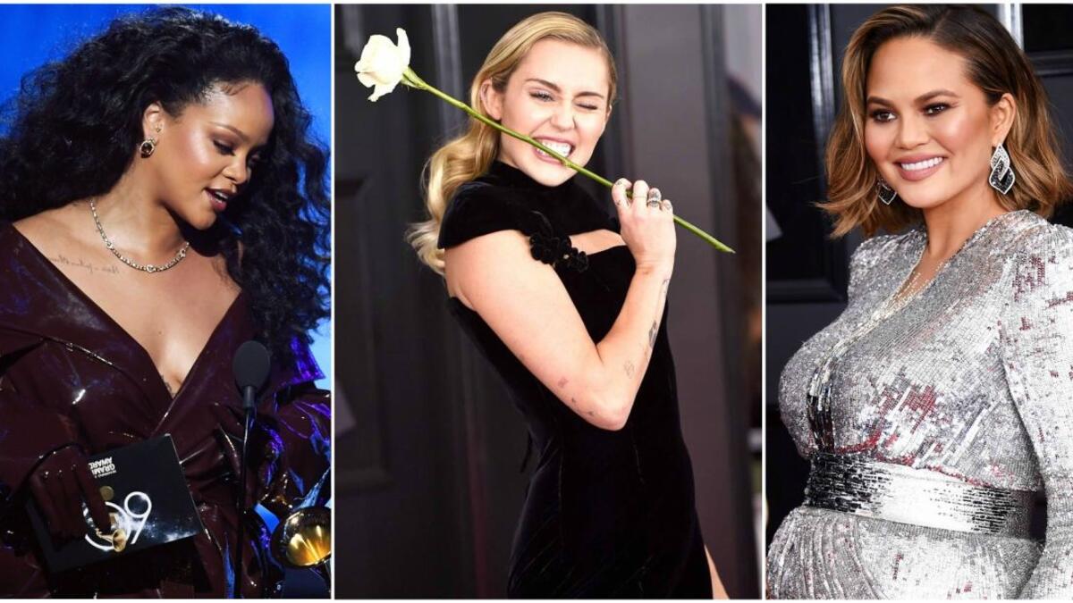 على السجادة الحمراء حمل عشرات الموسيقيين والمغنيين زهورا بيضاء أو علقوها على ملابسهم دعما للمساواة وحرية النساء وضد التحرش الجنسي.