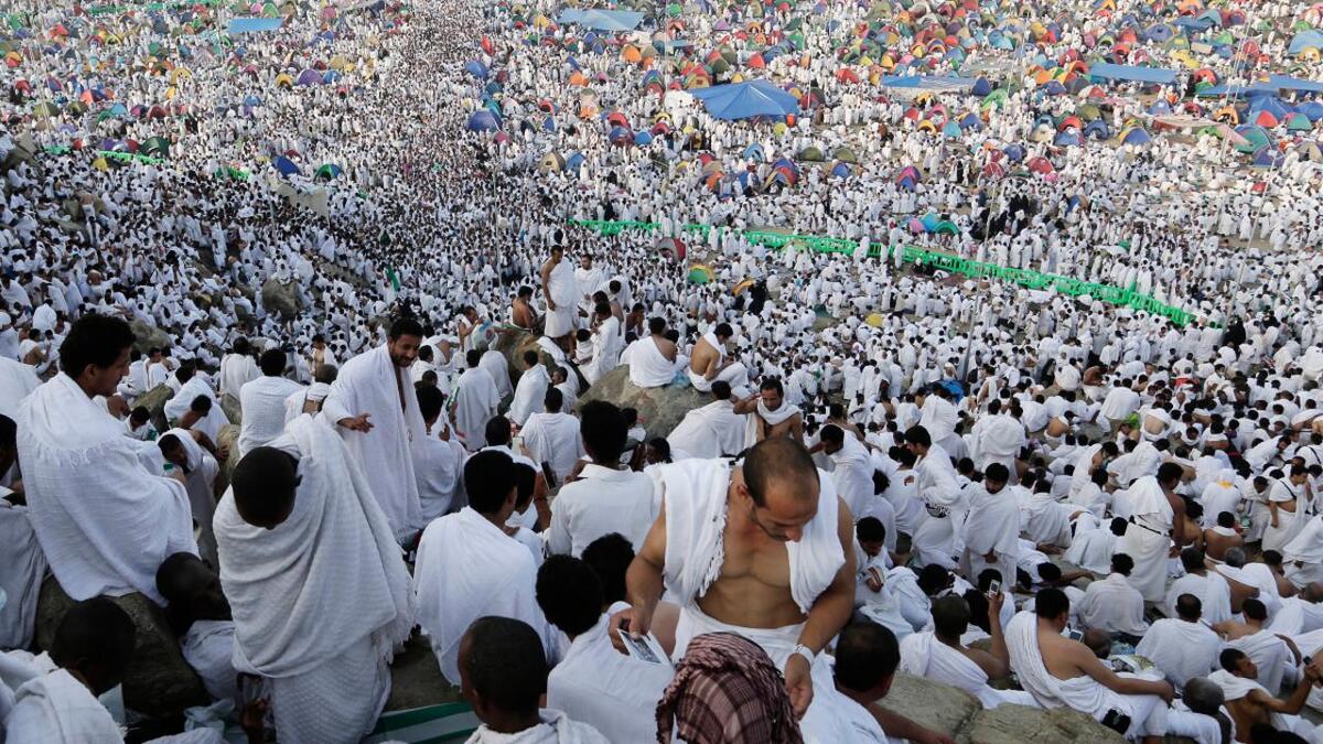 الذين لم يقوموا بالحج سيستطيعون مشاهدة المناسك وفق تقنيات تصوير متطورة للبث الحي وباللغتين العربية والإنجليزية وذلك من قبل شركة الاتصالات السعودية. حيث أن تأخر البث لن يكون لأكثر من 30 ثانية !