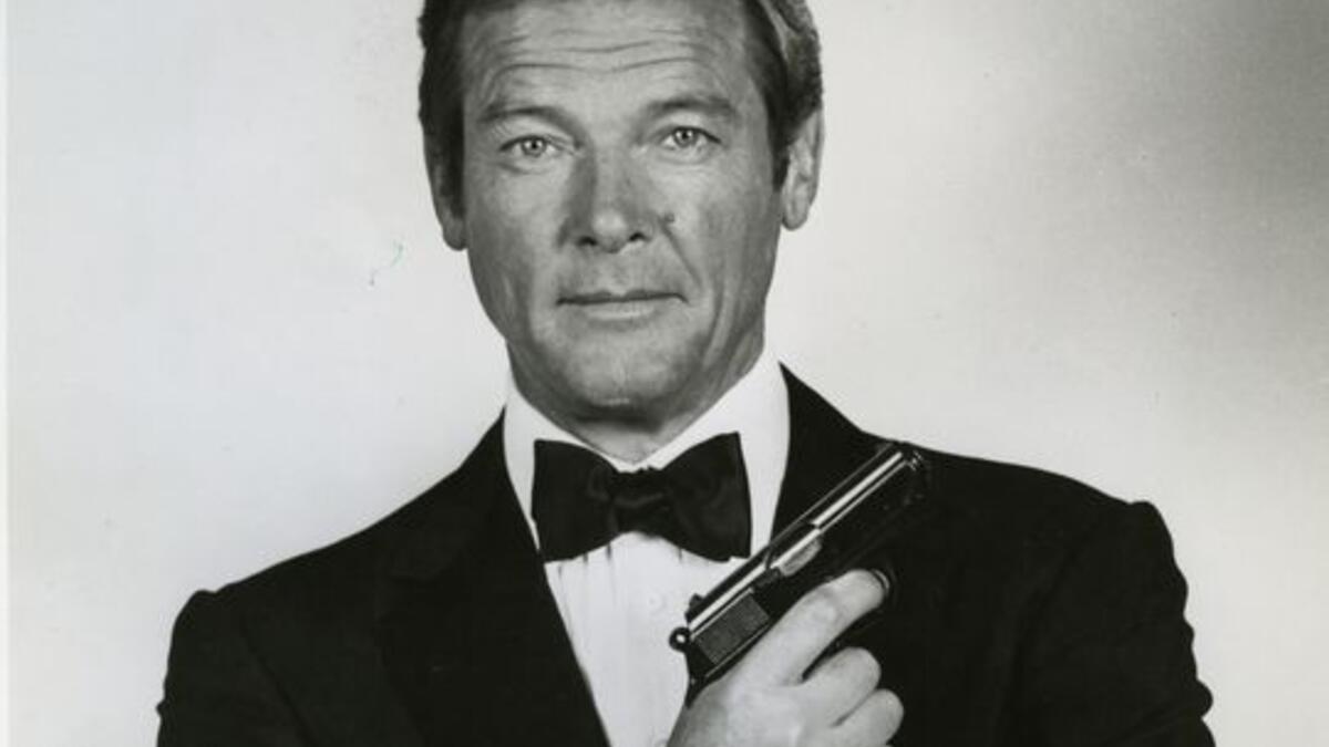 المركز الثالث: روجر مور .. شارك في 7 أفلام وأخذ 54 نجمة بتقييم النقاد، وكانت إجمالي إيرادات أفلامه في شباك التذاكر الأمريكية  مليون و206 ألف دولار..آخر سن قدم فيه الشخصية: 57 عامًا