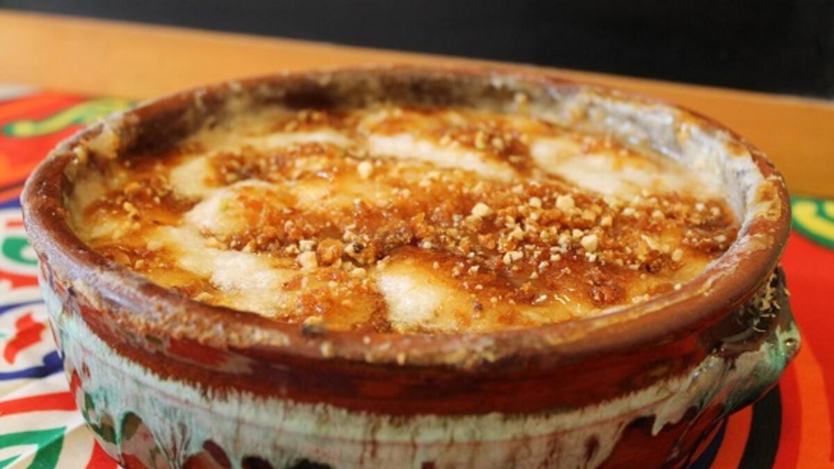 مصر: يعتبرُ حلى أم علي من ألذّ الحلويّات المصرية التي لاقت رواجًا واسعًا في مختلفِ الدول العربيّة، فأصبحت تقدّمُ في مختلفِ المناسبات لا سيّما على موائدِ شهرِ رمضان.