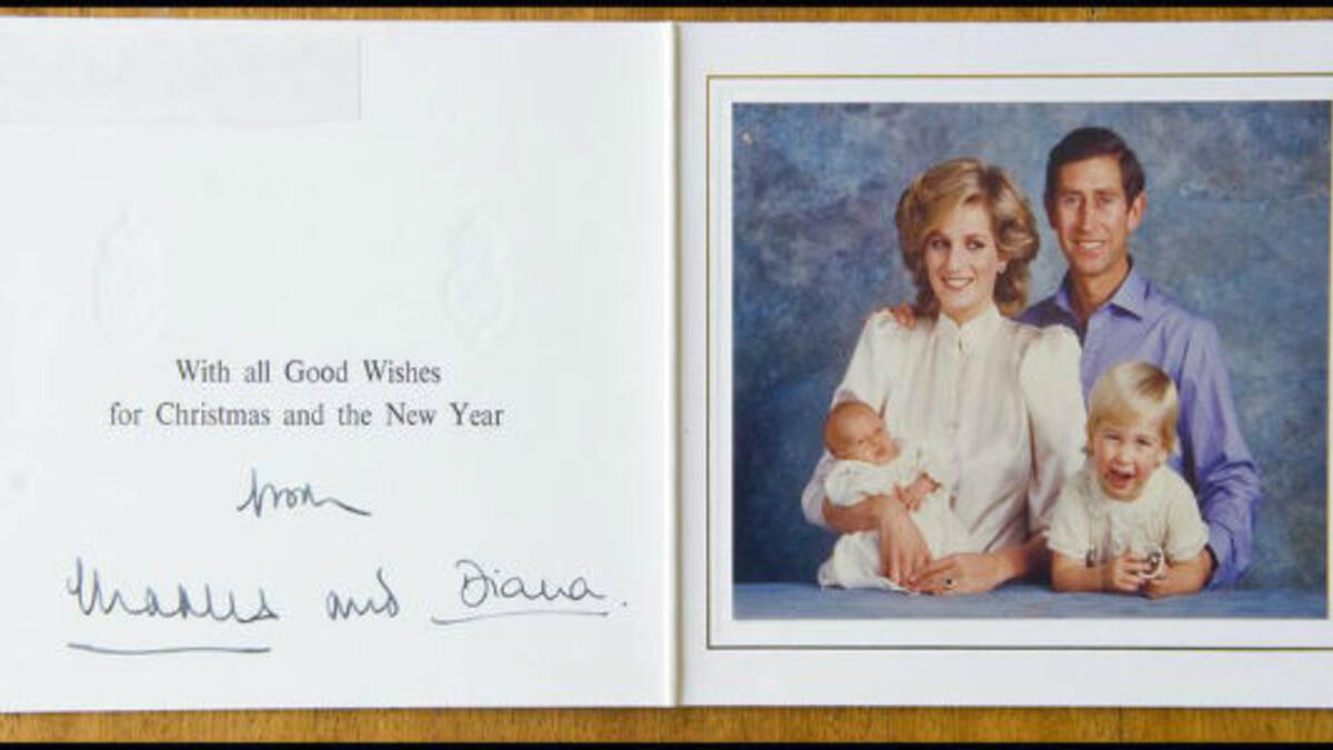 عام 1984: انضم الأمير هاري للبطاقة الرسمية بمناسبة الأعياد.