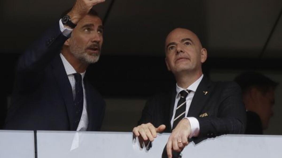 تواجد ملك اسبانيا "فيليب السادس" في مدرجات ملعب "لوجنيكي" لمتابعة مجريات المبارة التي جمعت منتخب بلاده أمام نظيره الروسي ضمن ضمن منافسات دور الـ 16 فى بطولة كأس العالم.