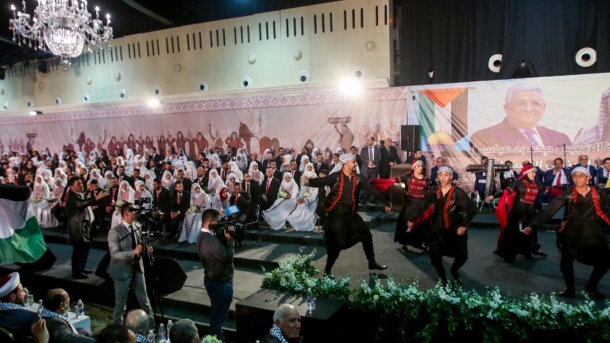 Dancers dressed in traditional Palestinian clothing perform during a mass wedding ceremony for 150 Palestinian couples and 50 other Lebanese couples
Mahmoud ZAYYAT / AFP