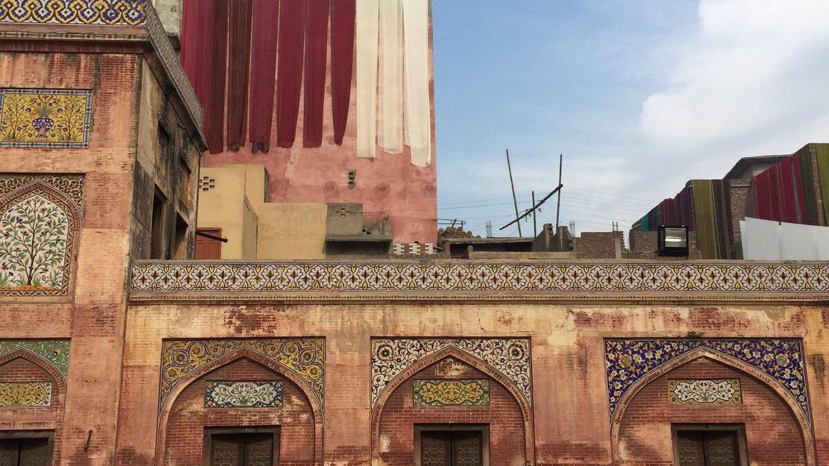 Fabrics drying from the roof tops in Lahore, Pakistan (Twitter)