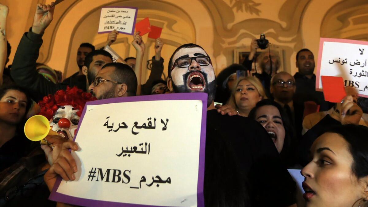 Hundreds of people, mostly young, protest in the center of #Tunisia capital against the visit tomorrow of Saudi crown prince  Mohammed bin Salman (Twitter)