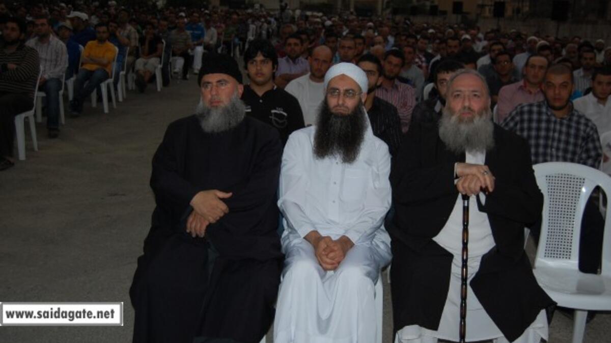 اشتهر  بـ "الاسير" وهو لقب عرفت به عائلته لان احد اجداده اسر من طرف الفرنسين بمالطة ايام الانتداب الفرنسي على لبنان. واتقن الأسير حفظ وتجويد القران الكريم في السابعة من عمره، وهو امام وخطيب مسجد بلال بن رباح في صيدا.