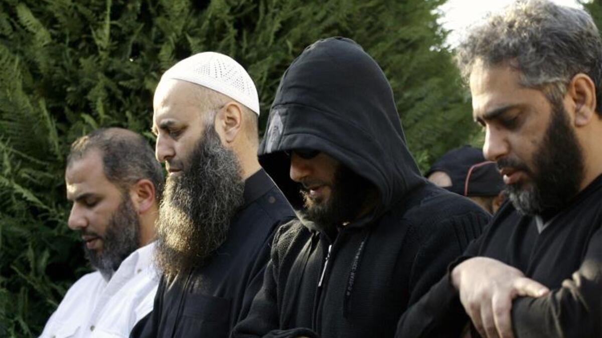 اعتزل الفنان فضل شاكر  الغناء والحياة المدنية عام 2012 وانضم إلى الشيخ احمد الاسير متبنيا أفكاره ومواقفه، وقيل انه حمل السلاح مع الأسير ضد الجيش اللبناني، وابتعد شاكر عن الأسير بعد صدور حكم الاعدام عليه من قبل المحكمة اللبنانية.