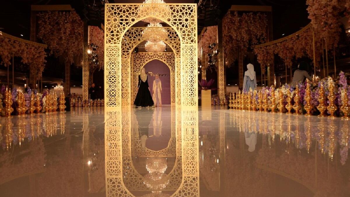 شمل "الفردوس" على  تقديم عروض خاصة لنماذج العطور والأطعمة القوقازية، إلى جانب الحفل الموسيقي الغنائي الذي قدمه عدد من مشاهير الغناء.