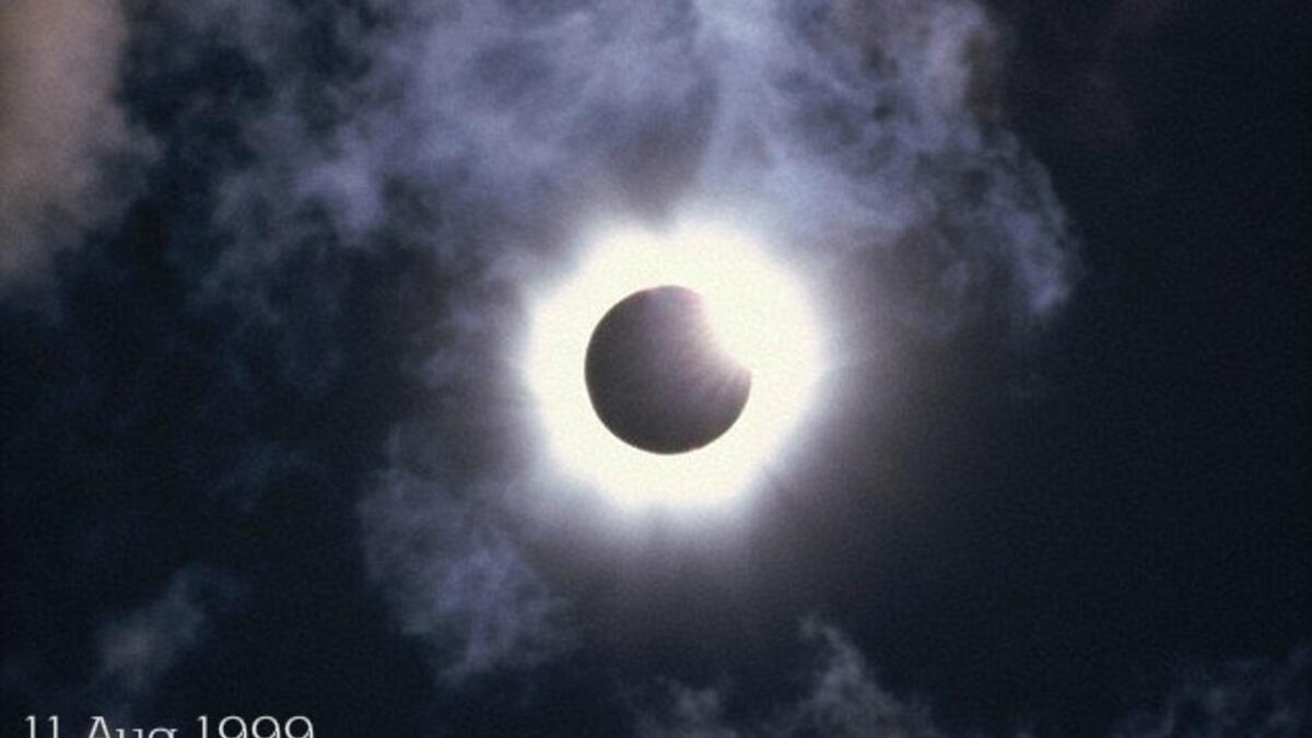آخر كسوف كلّي للشمس في القرن العشرين حدث يوم الأربعاء 11 أغسطس من العام 1999