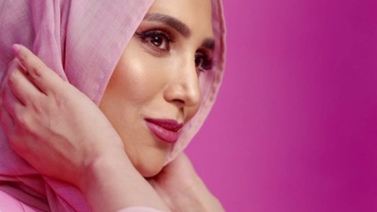 L’Oréal makes beauty history by casting a hijab-wearing model in a hair campaign blogger Amena Khan (metro.co.uk)