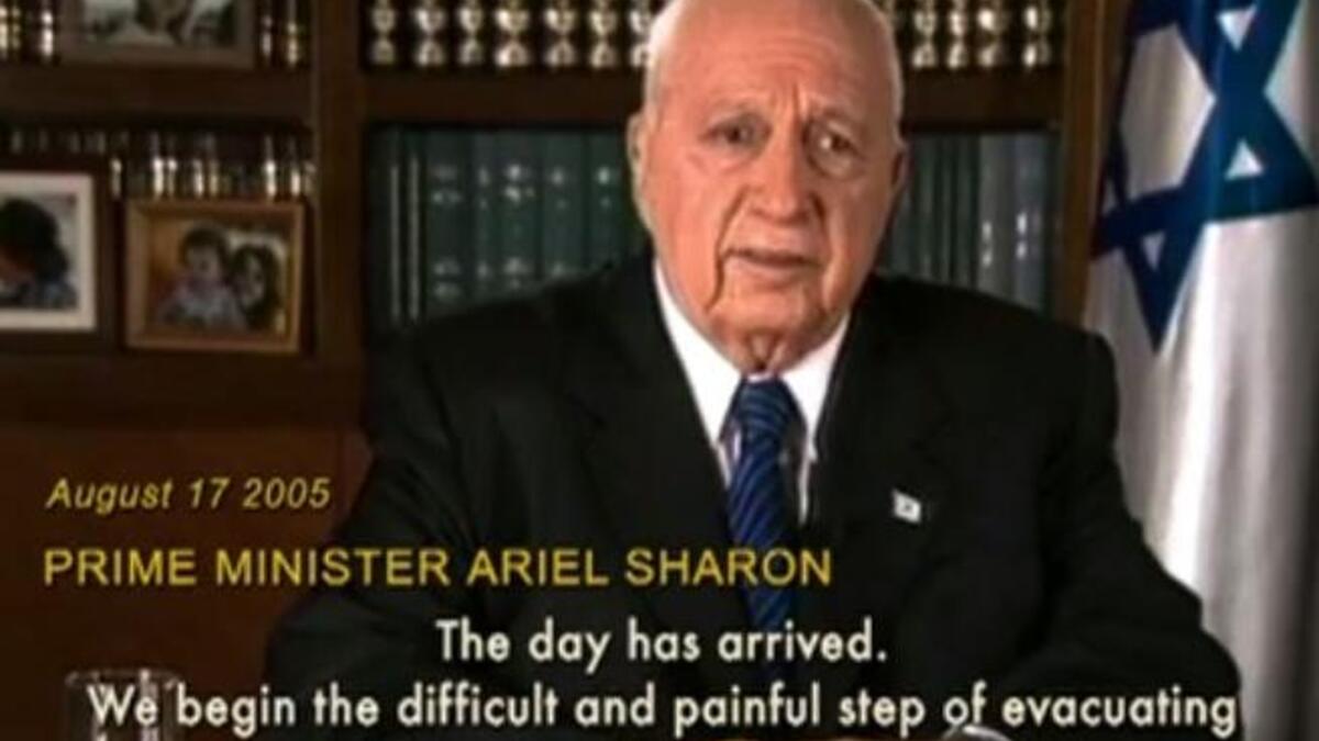 عوزي بنزيمان:
لطالما انتقد كاتب سيرة شارون الذاتية "عوزي بنزيمان" عنجهية الرّجل واندفاعه المفرط: "شارون يترك خلفه فوضى سياسية لم أر مثيلاً لها في تاريخ إسرائيل" ووصف شخصيته بأنها: "يعتريها الإضطراب منذ طفولته، حيث كانت العدوانية تستقر في نفسه".