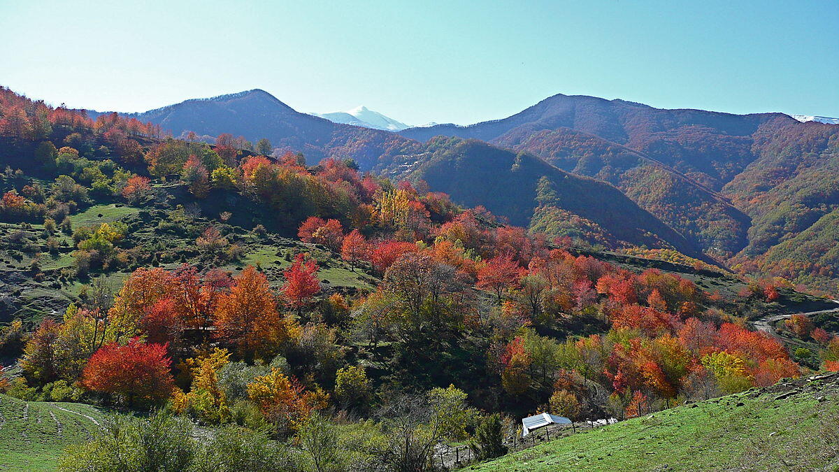 بلدة أبروتسو الإيطالية، تعتبر طبيعتها مزيجا ما بين الجبال والبحر، وبحسب الموقع فإن 1400 دولار شهريا كفيلة لحياة جيدة لزوجين في هذه البلدة الساحرة.