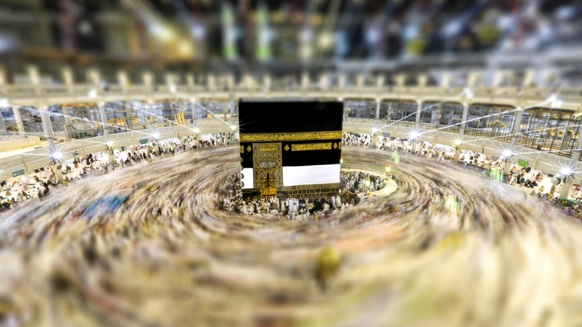 Muslims in ready for praying facing the Kaaba at Masjidil Haram in Makkah, Saudi Arabia (Shutterstock/File Photo)