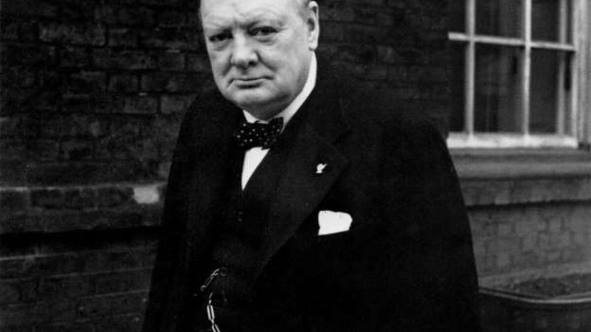 وينستون تشرشل: توفي من السكتة الدماغية في 24 يناير 1965، في سن 90، وقال: " إنني أشعر بالملل بالرغم من كل شيء"