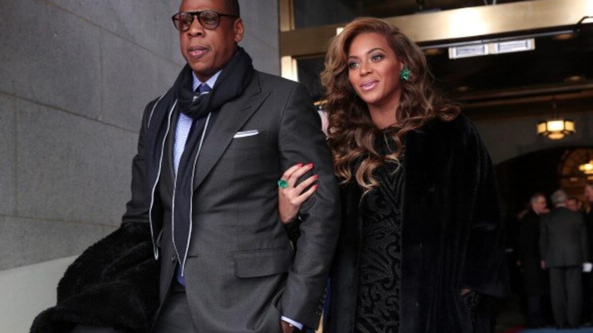 بيونسيه وجاي زي: أصيب الكثيرون بالصدمة عند انتشار خبر خيانة "جاي زي" لزوجته الجميلة "بيونسيه"، فلماذا يخونها وهي جميلة وجذابة وتتمتع بشخصية قوية ومميزة، لكن المفاجأة كانت حين قررت مسامحته والمحافظة على زواجهما.