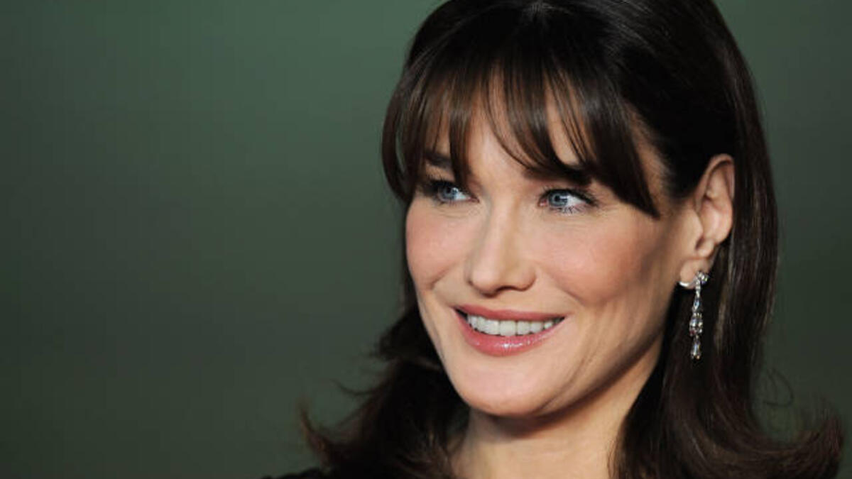 الرئيس السابق نيكولا ساركوزي، فكان على علاقة عاطفية مع عارضة الأزياء والمغنية كارلا بروني، وذلك خلال فترة حكمه في 2007