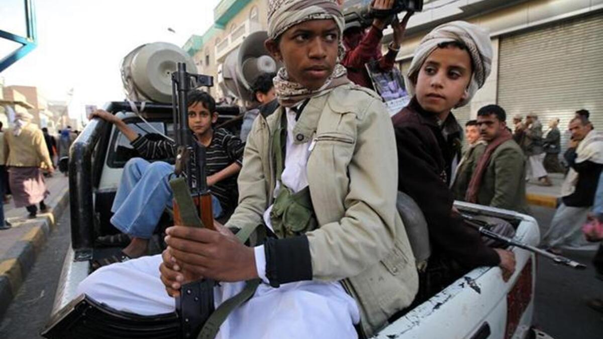 Al-Houthi  terrorist militias  are seducing  children by money to fight  with them in the war (Twitter)