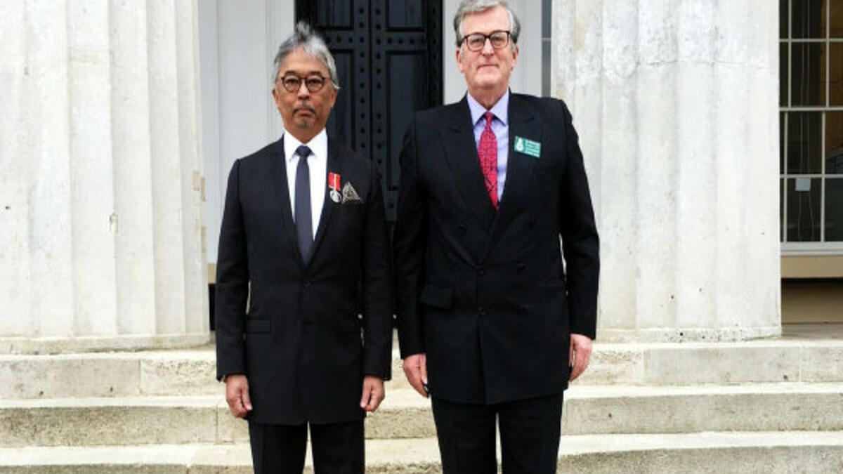 وواصل دراسته في الأكاديمية العسكرية الملكية "ساندهيرست" ببريطانيا خلال عامي 1978 و1979 وكلية "ورشستر آند كوين إليزابيث" في عامي 1980 و1981.