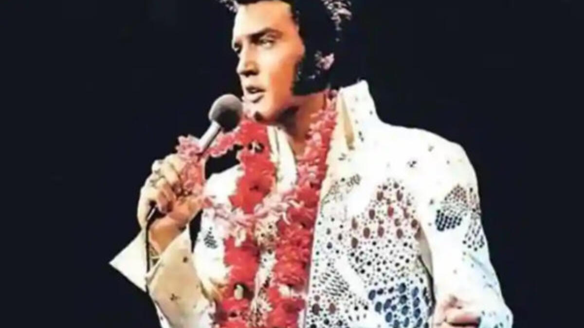 عام 2012، بيعت الملابس الداخلية التي ارتداها النجم "إلفيس بريسلي" خلال حفله الغنائي عام 1977 مقابل 11 ألف دولار أمريكي.