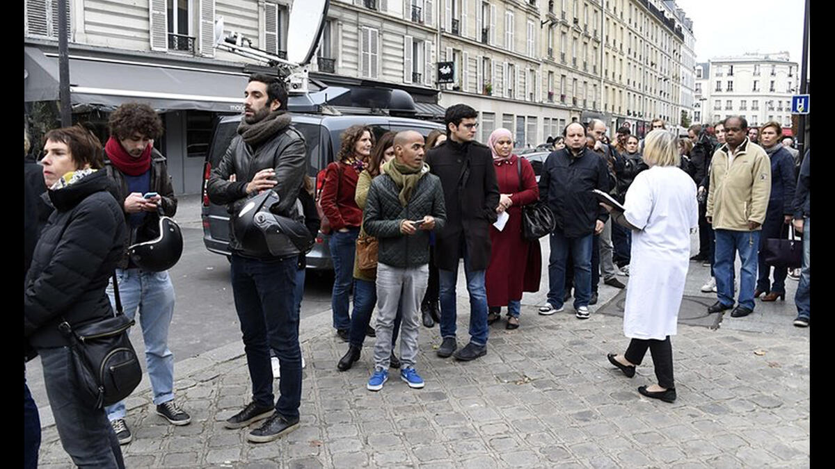 people queue for blood donations paris
