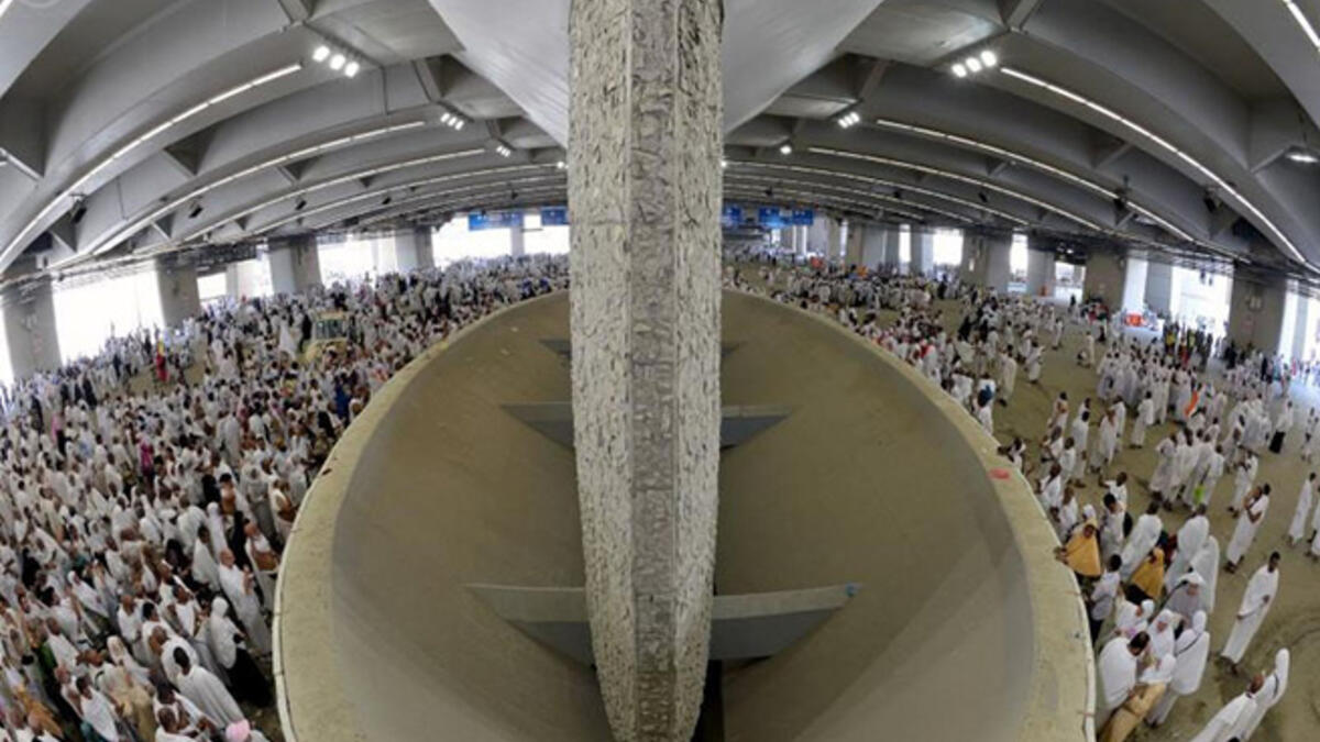 stoning of satan pillar mecca hajj