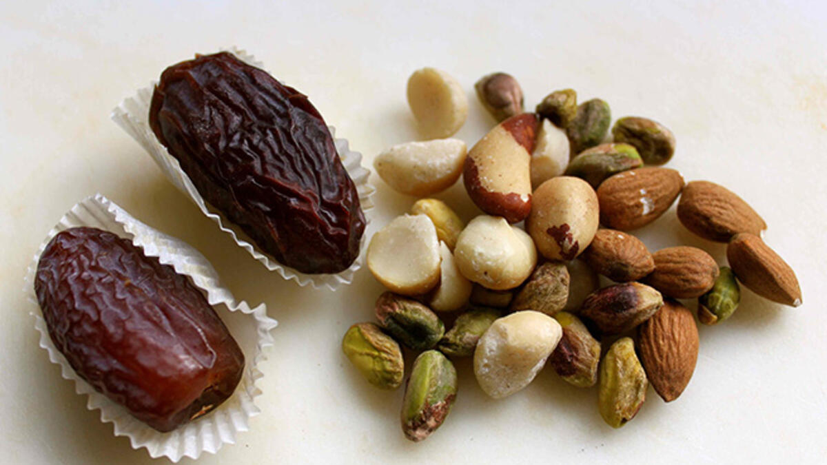 dates and nuts healthy food ramadan
