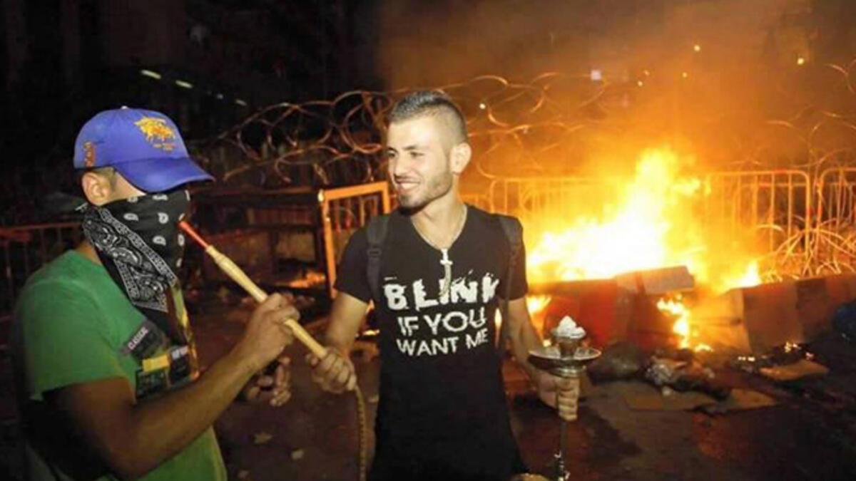 sheesha smoking protesters beirut