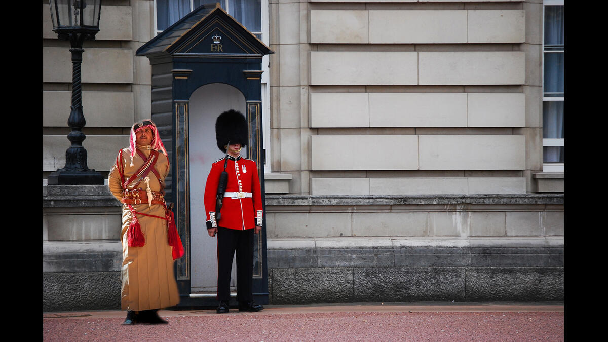 london Buckingham palace guards Muslim spoof
