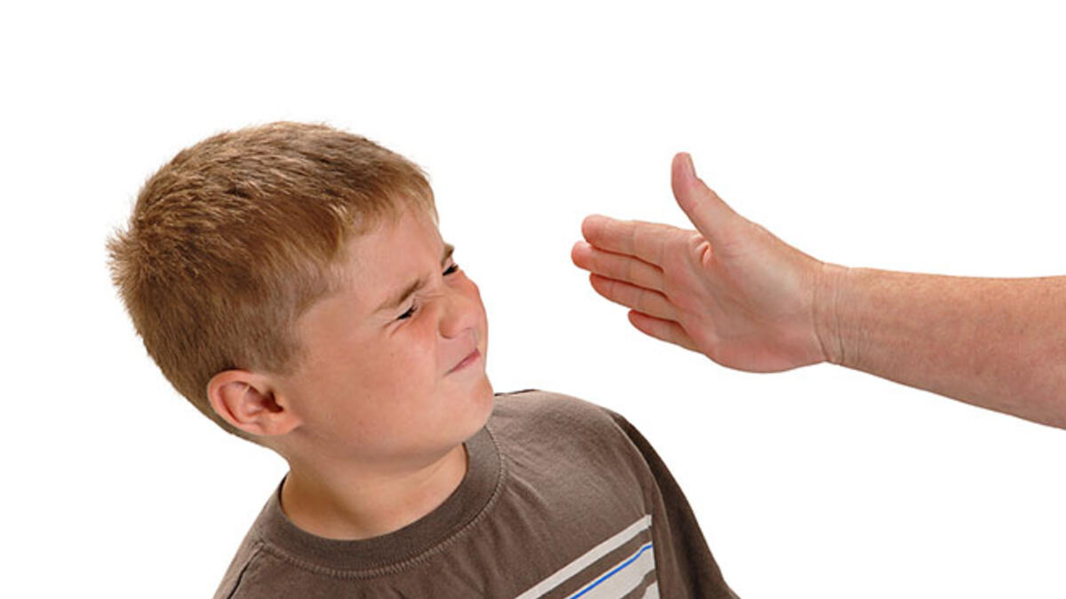 mother slap child face