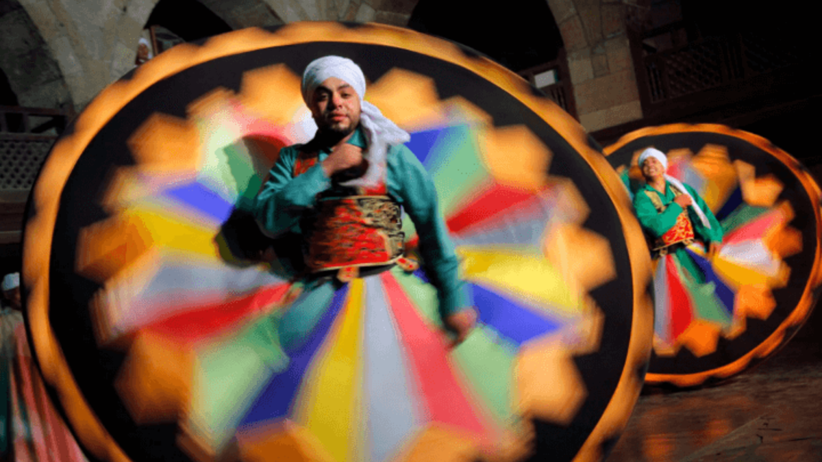 رقصة التنورة الصوفية أحد أهم مظاهر الاحتفال بشهر رمضان المبارك في مصر