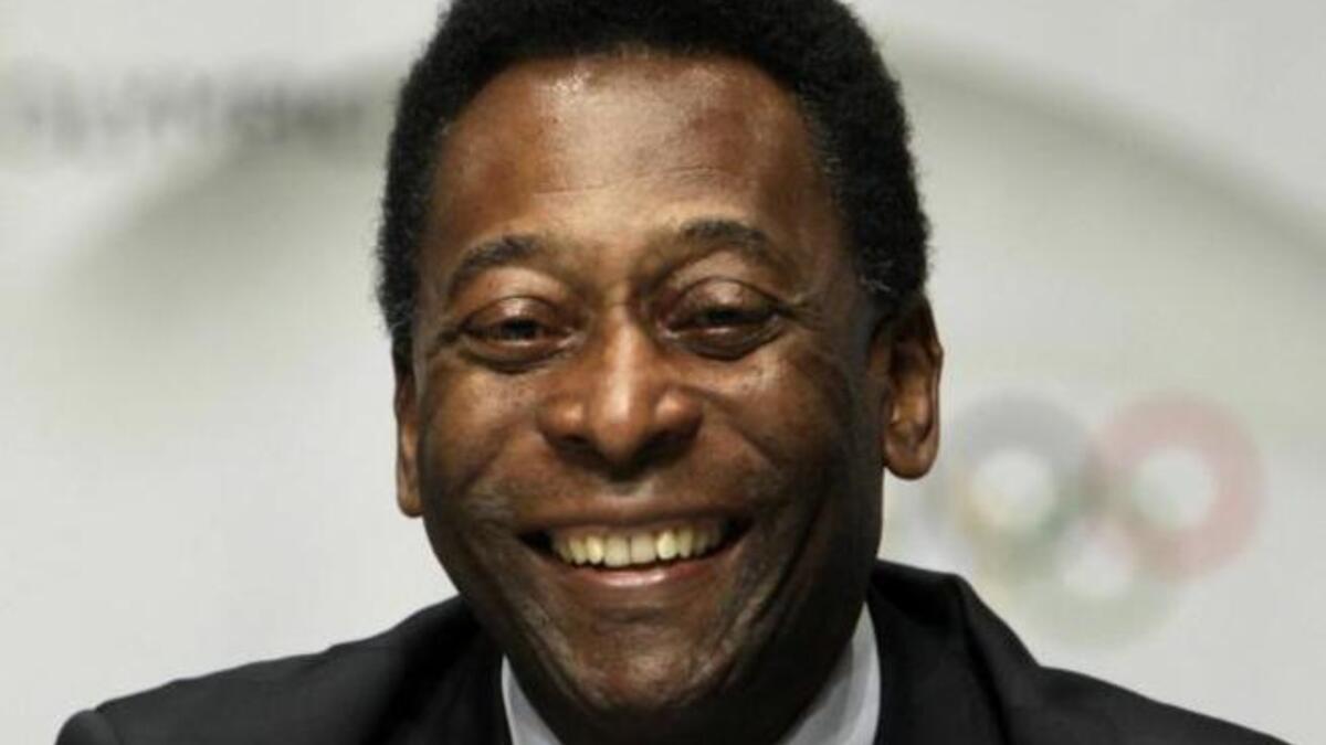 بيليه: أفضل لاعب في تاريخ كرة القدم، قاد البرازيل للفوز بكأس العالم 3 مرات أعوام 1958 و 1962 و 1970، نجم سانتوس الأول، مهاراته وقدراته العجيبة على تسجيل الأهداف جعلته الهداف الأول في تاريخ كرة القدم البرازيلية (1033 هدفاً) في مسيرة امتدت لأكثر من 20 عاماً.