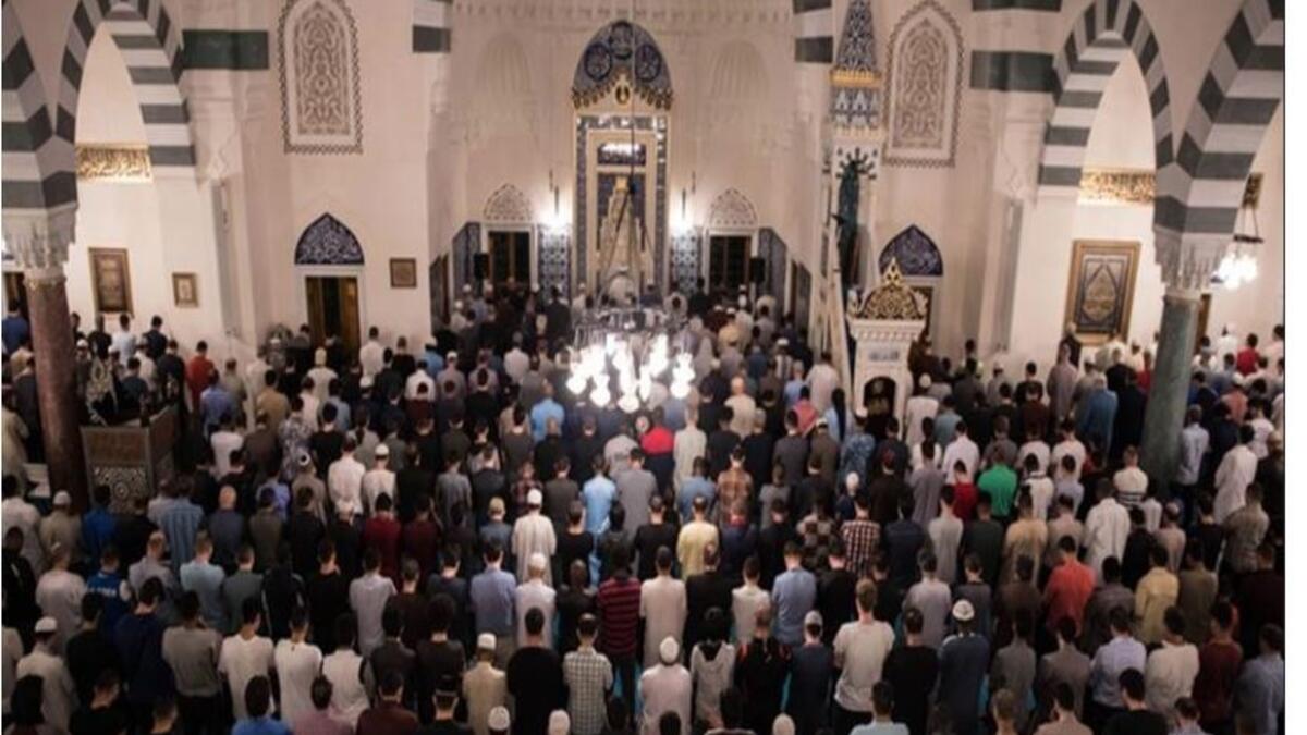 -تجمع حوالي نحو مليوني ونصف المليون مسلم حول العالم من اجل إحياء ليلة القدر في المسجد الحرام